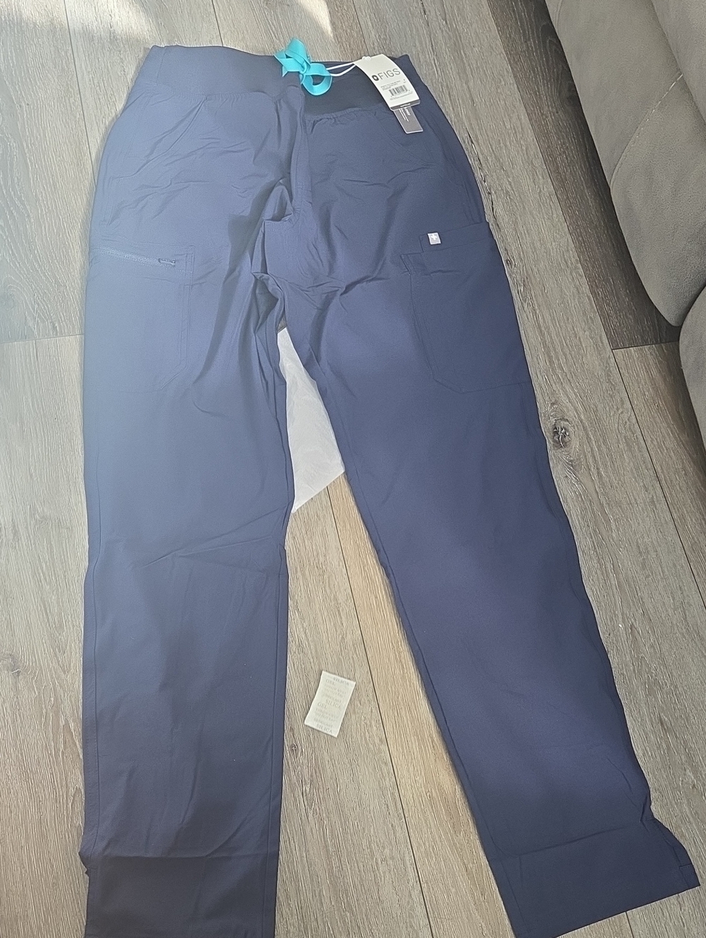 FIGS Men's Navy Cargo Scrub Pants